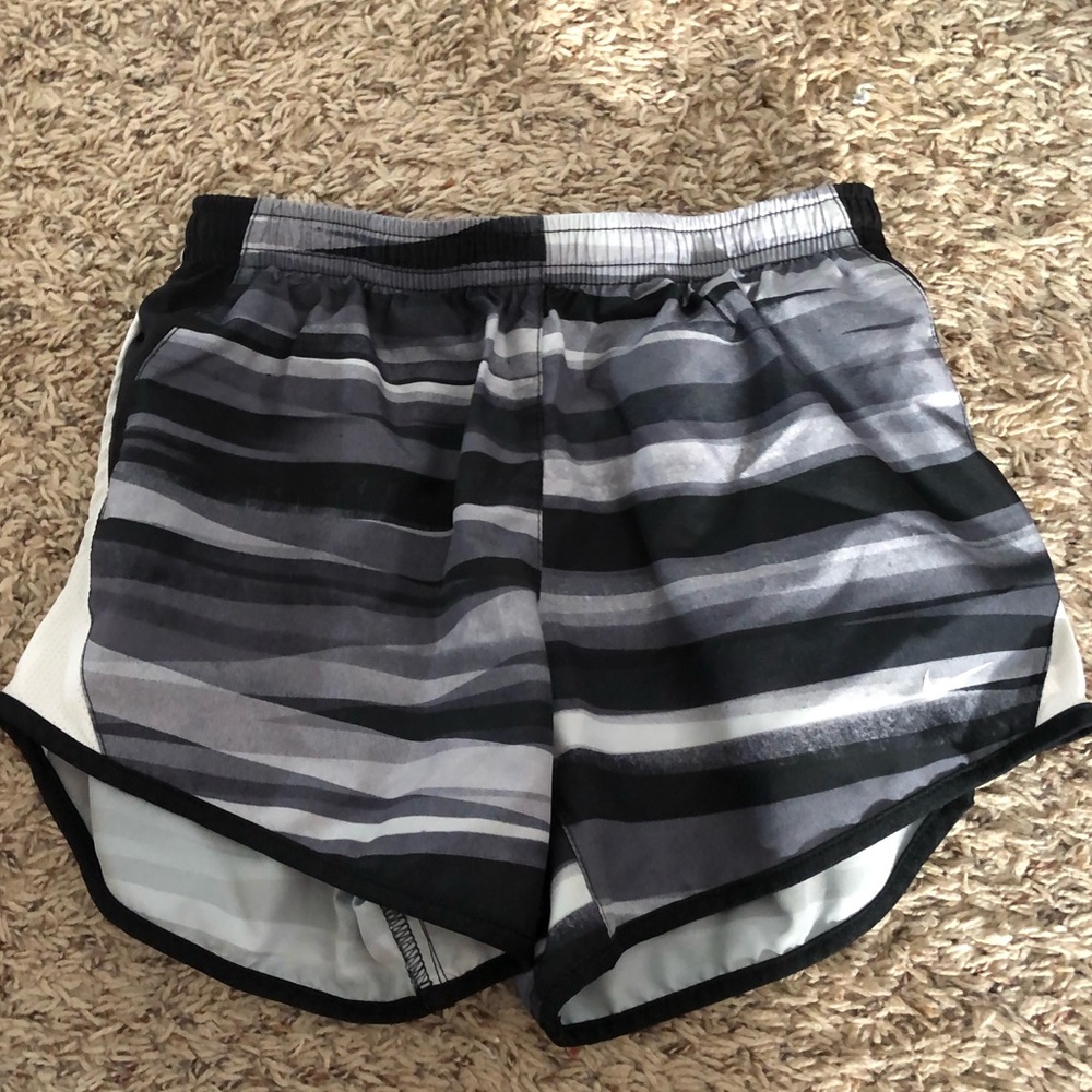 ⭕️ nike girls running shorts